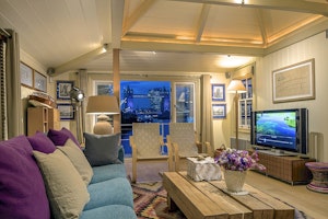 The Harpy Houseboat image 4