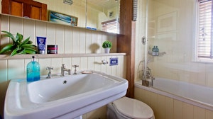 The Harpy Houseboat image 2