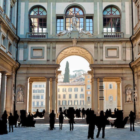 Admire art at the Uffizi Gallery – reachable in just three minutes on foot