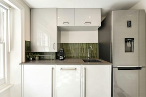 Cheerful Terrace House image 12