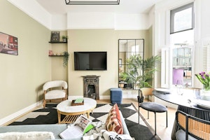 Cheerful Terrace House image 11