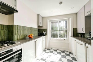 Cheerful Terrace House image 8