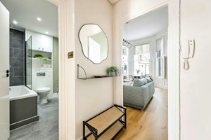 Cheerful Terrace House image 7