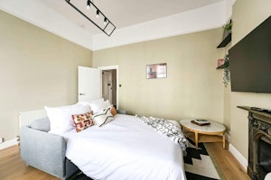 Cheerful Terrace House image 5