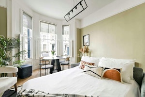 Cheerful Terrace House image 2