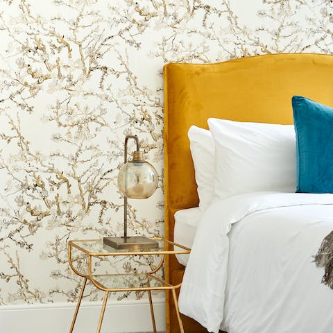 The whimsical bedroom wallpaper