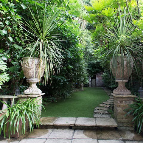Stroll around the tranquil lawns of your 50 ft garden