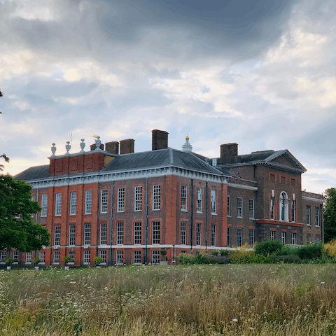 Walk down to the nearby Kensington Palace and its landscaped gardens