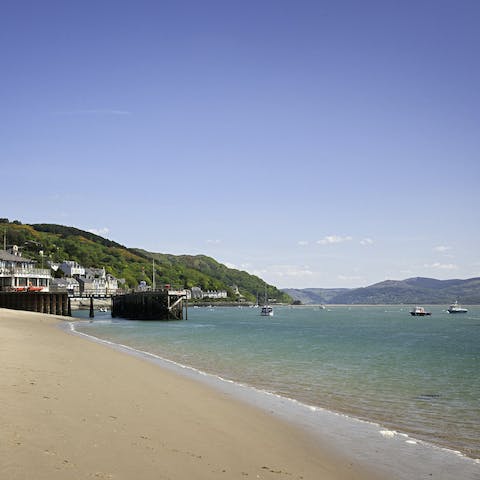 Visit the nearby Welsh beaches of Tywyn and Aberdyfi, less than a half an hour's drive away