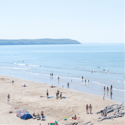 Drive to the beach in just thirty minutes