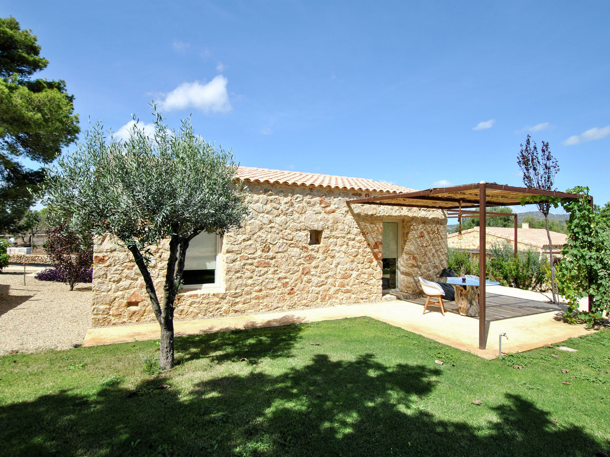 The Sky Glow, Llevant, Majorca Plum Guide