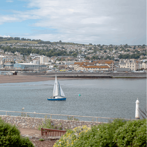 Embrace the rejuvenating spirit of the sea from Torquay – less than a fifteen-minute drive