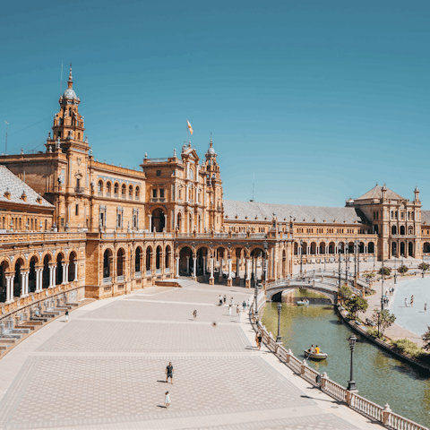 Explore Seville from the central Santa Cruz neighbourhood