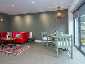 Sunny City Retreat image 6