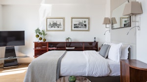 The Bachelor Apartment image 3