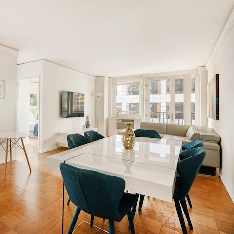 Entertain your family and friends New York style in the light-filled living space