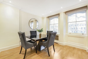 Knightsbridge Grandeur image 8