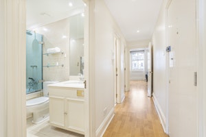 Knightsbridge Grandeur image 5