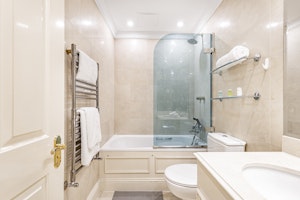 Knightsbridge Grandeur image 2