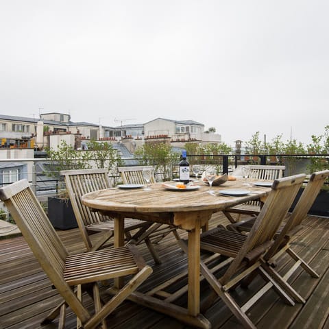 the sociable outdoor dining space 