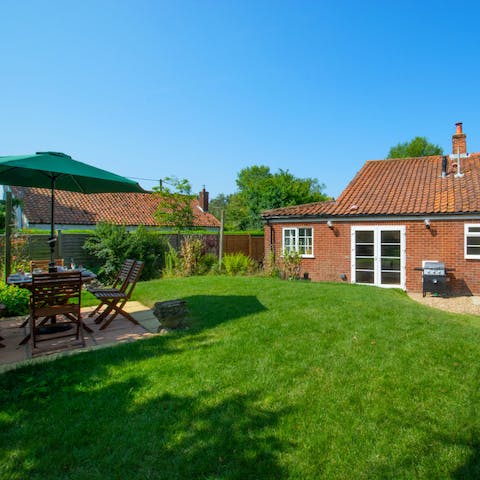 Fire up the barbecue and grill some fresh, local Norfolk produce on the barbecue in the peaceful garden