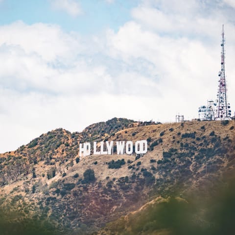 Explore LA from your location in the prestigious neighbourhood of Hollywood Hills