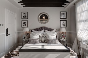 Chic Victoria image 8