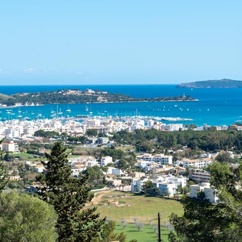 Stay in Port de Pollença with views of the sea