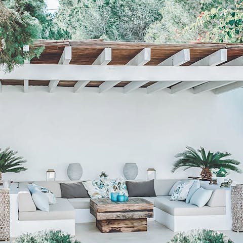 Hang out in the lounge area on the covered terrace, perfect for sunset drinks