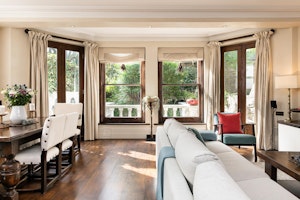 A Chelsea Retreat image 1