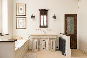 A Chelsea Retreat image 8