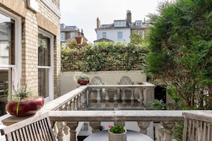 A Chelsea Retreat image 3