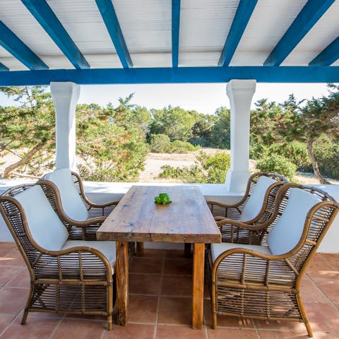 Enjoy delicious meals in this comfy outdoor dining area with stunning views of the surrounding nature 
