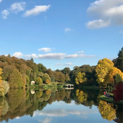 Experience the beauty of Dorset from Stourhead – a fifteen-minute drive away
