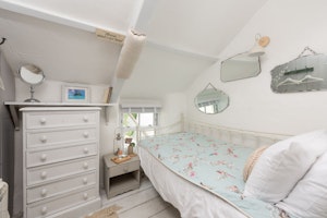 Gingham & Cream image 5