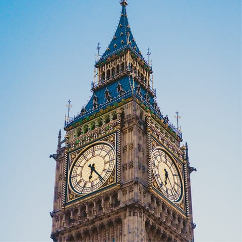Admire Elizabeth Tower and listen to Big Ben chime