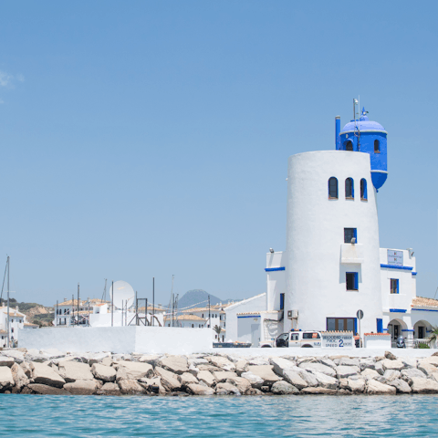 Stay just a short walk along the beach from Duquesa Marina