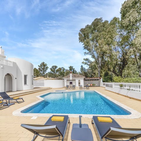 Work on your tan as you enjoy a cocktail by the pool