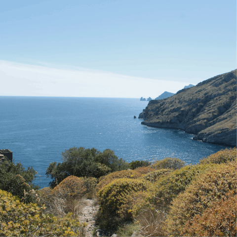 Explore the coast along the Bay of Naples – it makes for a beautiful drive