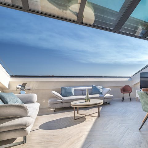 Enjoy an indoor-outdoor living set up by opening the enormous roof window