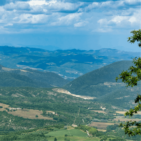 Discover the beautiful green heart of Italy from Umbria