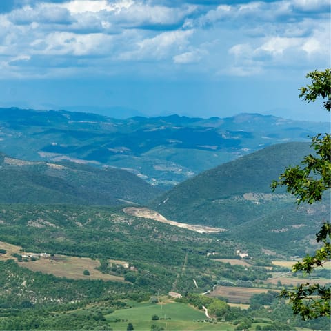 Discover the beautiful green heart of Italy from Umbria