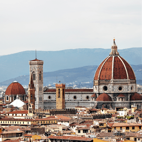 Explore the stunning city of Florence and find romantic restaurants and historic hotspots