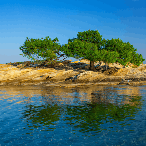 Wander down to the Halkidiki coastline in under a minute and swim in the Torrorean Gulf