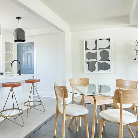Start mornings with breakfast in the sunny kitchen-dining area