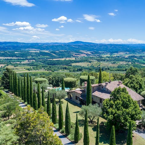 Stay in the heart of the Tuscan countryside