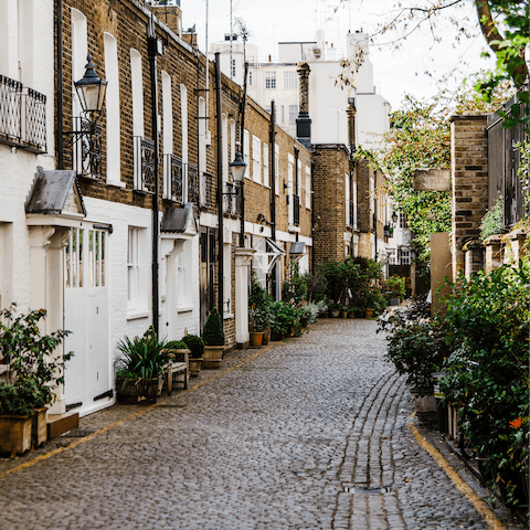 Discover picturesque, cobbled lanes off the busy streets of Chelsea, then admire the art at the Saatchi Gallery, a four-minute stroll away 
