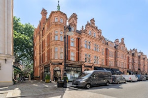 Gardens Over Mayfair image 11