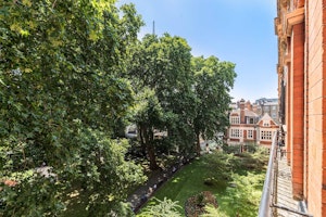 Gardens Over Mayfair image 6