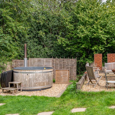 Treat yourselves to a soak in the wood-fired hot tub or sip drinks around the fire pit